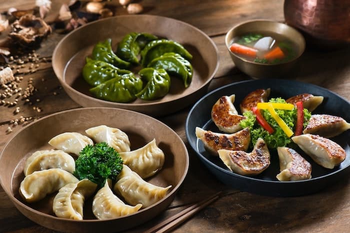 3 momo plates